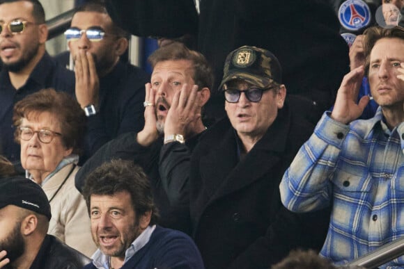 Nicolas Duvauchelle et Benoît Magimel, Mathieu Vergne, Patrick Bruel - Célébrités dans les tribunes de la demi-finale retour de Ligue des champions entre le PSG face au Borussia Dortmund (0-1) au Parc des Princes à Paris le 7 mai 2024. © Cyril Moreau/Bestimage