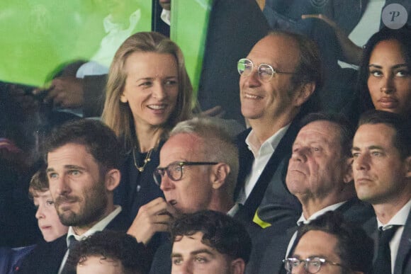 Delphine Arnault et son compagnon Xavier Niel étaient au Parc des Princes
 
Delphine Arnault et son compagnon Xavier Niel - Célébrités dans les tribunes de la demi-finale retour de Ligue des champions entre le PSG face au Borussia Dortmund (0-1) au Parc des Princes à Paris le 7 mai 2024. © Cyril Moreau/Bestimage