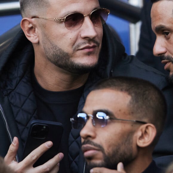 Dj Snake et Malik Bentalha - Célébrités dans les tribunes de la demi-finale retour de Ligue des champions entre le PSG face au Borussia Dortmund (0-1) au Parc des Princes à Paris le 7 mai 2024. © Cyril Moreau/Bestimage