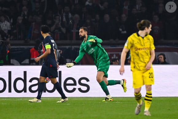 Gianluigi Donnarumma pendant le match entre le Paris Saint-Germain et le Borussia Dortmund au Parc Des Princes le 7 mai 2024.