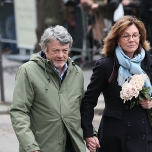 Mais leur amour, ils ne l'exposent pas à tout-va et le protègent
Jean-Louis Borloo et sa femme Béatrice Schönberg - Arrivées aux obsèques de France Gall au cimetière de Montmartre à Paris le 12 janvier 2018. 