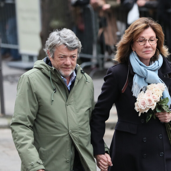 Mais leur amour, ils ne l'exposent pas à tout-va et le protègent
Jean-Louis Borloo et sa femme Béatrice Schönberg - Arrivées aux obsèques de France Gall au cimetière de Montmartre à Paris le 12 janvier 2018. 