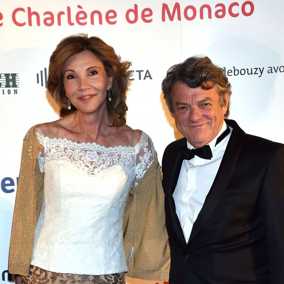 Béatrice Schönberg et Jean-Louis Borloo sont mariés depuis près de 20 ans
Exclusif - Béatrice Schönberg et son mari Jean Louis Borloo - Soirée de Gala "Africa on the Rock" de l'AMREF Flying Doctors en partenariat avec la Fondation Princesse Charlene de Monaco à l'hôtel de Paris à Monaco. L'AMREF Flying Doctors est la première ONG de santé publique en Afrique. Cette soirée marquera pour elle le lancement officiel de la phase II de la campagne internationale "Stand Up for African Mothers", qui vise à former 15000 sage femmes africaines pour contribuer à réduire la mortalité maternelle et néonatale en Afrique subsaharienne. Ce sera aussi le lancement d'un projet au Kenya entre l'AMREF et la Fondation Princesse Charlene de Monaco pour la santé des enfants via l'accès à l'eau potable, l'éducation à l'hygiène, la prévention de la noyade, l'apprentissage de la natation et du secourisme à l'école. Selon l'OMS, la noyade est une question de santé publique majeure : 42 personnes meurent noyées chaque heure dans le monde. Le continent africain est l'un des plus touchés. © Bruno Bebert / Olivier Huitel / Pool Restreint / Bestimage 