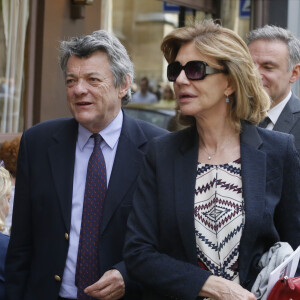 Par amour, Béatrice Schönberg a même mis sa carrière de journaliste entre parenthèses pour l'homme politique
Jean-Louis Borloo et sa femme Béatrice Schönberg - Sorties des obsèques de Patrice Dominguez en la basilique Sainte Clotilde à Paris. Le 16 avril 2015