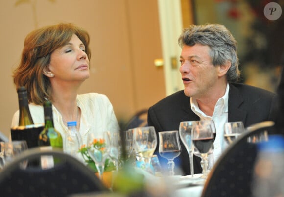 Jean Louis Borloo et sa femme Beatrice Schonberg dinent pour l'anniversaire de Chantal Lauby au festival 2 cinéma de Valenciennes, le 23 mars 2013.