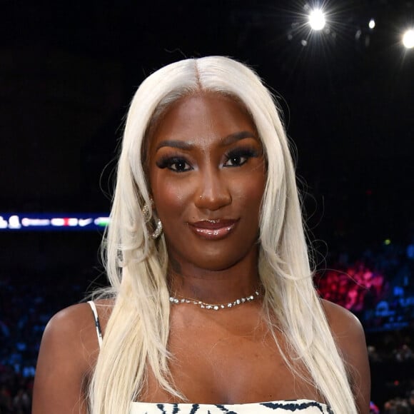 Depuis, elle a également eu une autre fille prénommée Ava, née en 2022
 
Aya Nakamura - People au match de Basketball Paris NBA 2023 entre les Pistons de Detroit et les Bulls de Chicago à l'Accor Arena Bercy le 19 janvier 2023. © Veeren/Bestimage