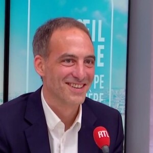 Raphaël Glucksmann a dû faire face aux nombreuses railleries de Philippe Caverivière lors de sa venue à RTL ce 7 mai 2024.
