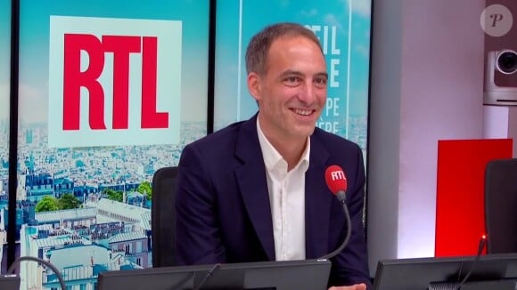 Raphaël Glucksmann a dû faire face aux nombreuses railleries de Philippe Caverivière lors de sa venue à RTL ce 7 mai 2024.