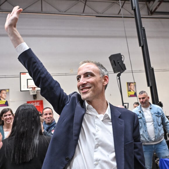 Raphaël Glucksmann tient un rassemblement public à Villeurbanne, le 1er mai 2024. Photo par Julien Reynaud/APS-Medias/ABACAPRESS.COM