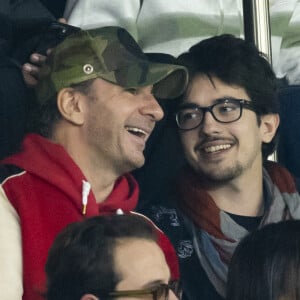 Michaël Youn et Sean Obispo étaient présent au Parc des Princes pour la demi-finale de Ligue des champions entre le PSG et Dortmund
Michaël Youn et Sean Obispo, La chanteuse Shy'm et son nouvel ami Keziah Derard - People dans les tribunes lors du match de ligue des champions entre le PSG et l'AC Milan au Parc des Princes à Paris. © Cyril Moreau/Bestimage