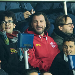 Sean Obispo, Michaël Youn - People dans les tribunes du match aller des 8èmes de finale de la ligue des champions entre le PSG et le Bayern Munich au Parc des Princes à Paris le 14 février 2023. 