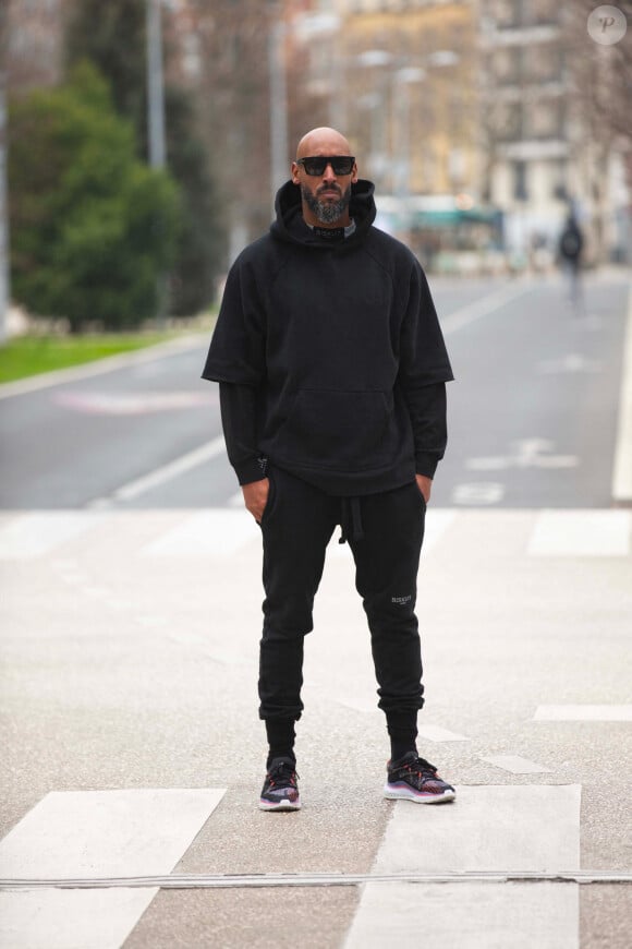 L'ancien footballeur international français, Nicolas Anelka collabore avec la marque de vêtements Biskuit Paris pour lancer la collection capsule "No Limit Anelka x Biscuit", disponible sur le site de casualwear. Le 14 février 2022. 