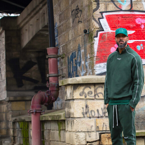 L'ancien footballeur international français, Nicolas Anelka collabore avec la marque de vêtements Biskuit Paris pour lancer la collection capsule "No Limit Anelka x Biscuit", disponible sur le site de casualwear. Le 14 février 2022. 