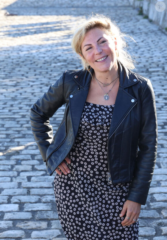 Elle n'a pas caché que c'était une maman stressée
Anne-Elisabeth Blateau lors du photocall de la série "Scènes de ménages" lors de la 25ème édition du Festival de la fiction de la Rochelle, France, le 13 septembre 2023. © Denis Guignebourg/BestImage 