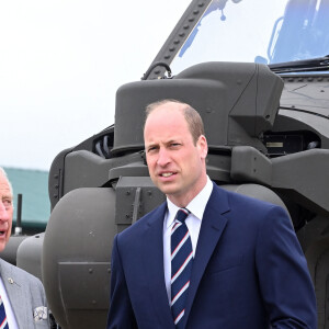 Le roi Charles III d'Angleterre remet officiellement le rôle de colonel en chef de l'Army Air Corps au prince William, prince de Galles à la base militaire Army Aviation Center de Middle Wallop, Hampshire, Royaume Uni, le 13 mai 2024. © Justin Goff/GoffPhotos/Bestimage 