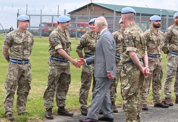 Le roi Charles III d'Angleterre remet officiellement le rôle de colonel en chef de l'Army Air Corps au prince de Galles à la base militaire Army Aviation Center de Middle Wallop, Hampshire, Royaume Uni, le 13 mai 2024. © Justin Goff/GoffPhotos/Bestimage 