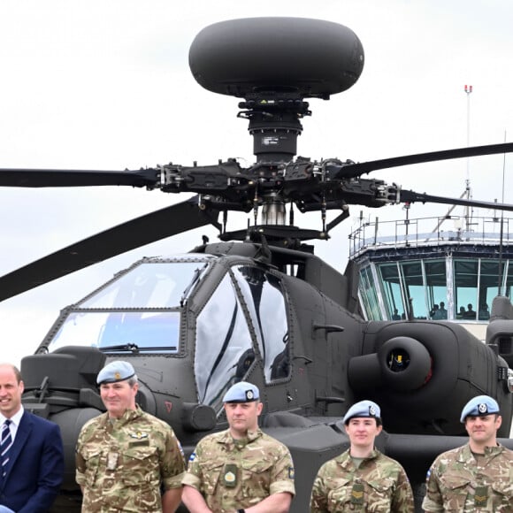 Un point visiblement validé par le roi...
Le roi Charles III d'Angleterre remet officiellement le rôle de colonel en chef de l'Army Air Corps au prince William, prince de Galles à la base militaire Army Aviation Center de Middle Wallop, Hampshire, Royaume Uni, le 13 mai 2024. © Justin Goff/GoffPhotos/Bestimage 