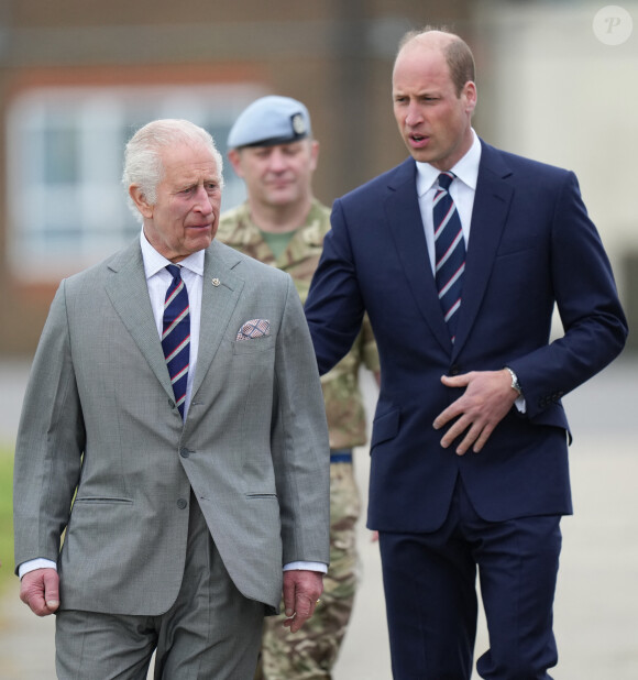 Le roi Charles III d'Angleterre remet officiellement le rôle de colonel en chef de l'Army Air Corps au prince William, prince de Galles à la base militaire Army Aviation Center de Middle Wallop, Hampshire, Royaume Uni, le 13 mai 2024. © Julien Burton/Bestimage 