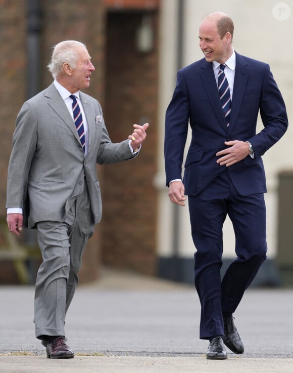 Le roi Charles III d'Angleterre remet officiellement le rôle de colonel en chef de l'Army Air Corps au prince William, prince de Galles à la base militaire Army Aviation Center de Middle Wallop, Hampshire, Royaume Uni, le 13 mai 2024. © Julien Burton/Bestimage 