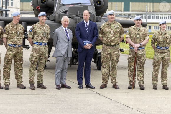 Le roi Charles III d'Angleterre remet officiellement le rôle de colonel en chef de l'Army Air Corps au prince William, prince de Galles à la base militaire Army Aviation Center de Middle Wallop, Hampshire, Royaume Uni, le 13 mai 2024. © GoffPhotos/Bestimage 