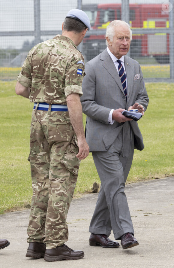 Le roi Charles III d'Angleterre remet officiellement le rôle de colonel en chef de l'Army Air Corps au prince de Galles à la base militaire Army Aviation Center de Middle Wallop, Hampshire, Royaume Uni, le 13 mai 2024. © GoffPhotos/Bestimage 