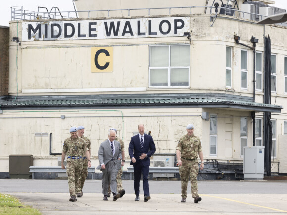 Le roi Charles III d'Angleterre remet officiellement le rôle de colonel en chef de l'Army Air Corps au prince William, prince de Galles à la base militaire Army Aviation Center de Middle Wallop, Hampshire, Royaume Uni, le 13 mai 2024. © GoffPhotos/Bestimage 