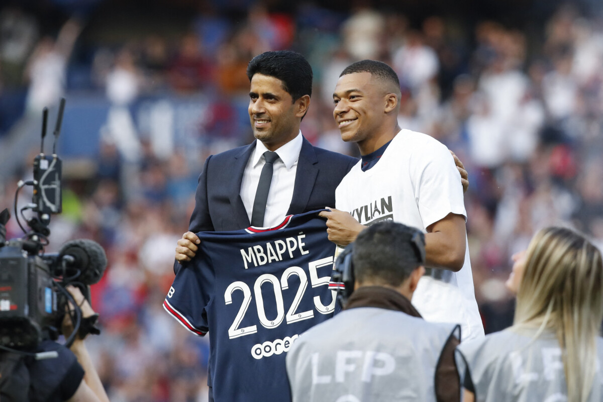 Psg Makes A Bold Move: Ukrainian Defender Signs On! Foot: Le Psg Officialise Le Recrutement Du Défenseur Ukrainien Illia Zabarnyi - u90khf1