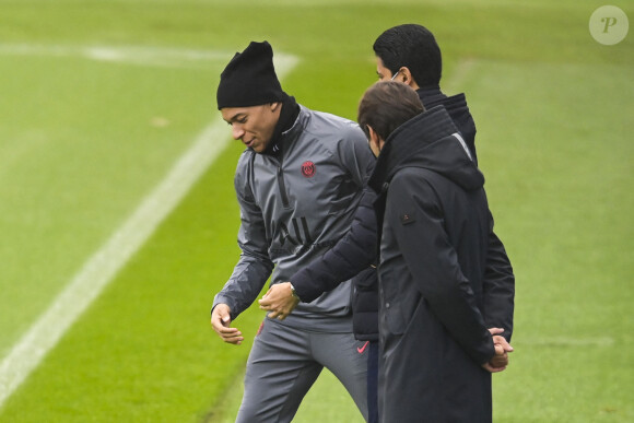 Kylian Mbappe (PSG) Nasser al Khelaifi - President Directeur General PSG Leonardo - directeur Sportif du PSG - Entrainement du PSG au Camp des Loges à Saint-Germain-en-Laye, le 6 décembre 2021. 