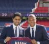 L'International français a pris la décision de ne pas renouveler son contrat avec le PSG cette année
Nasser Al-Khelaïfi - Présentation officielle de Kylian Mbappé au Parc des Princes Paris le 6 septembre 2017. © Pierre Perusseau / Bestimage 