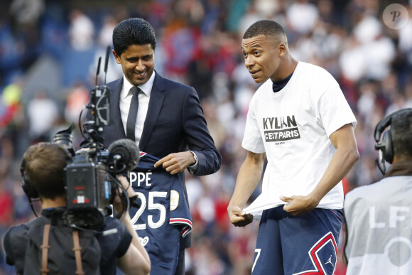 Nasser al-Khelaifi - Kylian Mbappe (PSG) - Football : Match Ligue 1 Uber Eats PSG Vs Metz (5-0) au parc des princes à Paris le 21 mai 2022. © Michael Baucher/Panoramic/Bestimage 