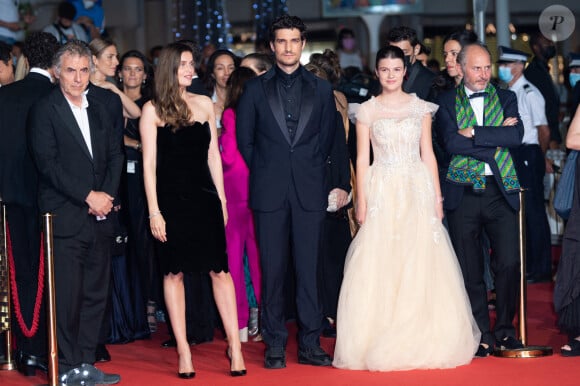 Pascal Caucheteux, Laetitia Casta, Louis Garrel, Julia Boeme et Gregoire Hetzel au Festival de Cannes 2021. Photo by David Niviere/ABACAPRESS.COM