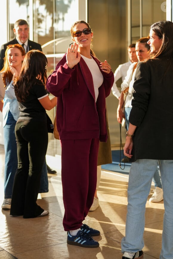 Iris Mittenaere (Miss France 2016) à l'hôtel Martinez pendant le 77e Festival de Cannes le 13 mai 2024.