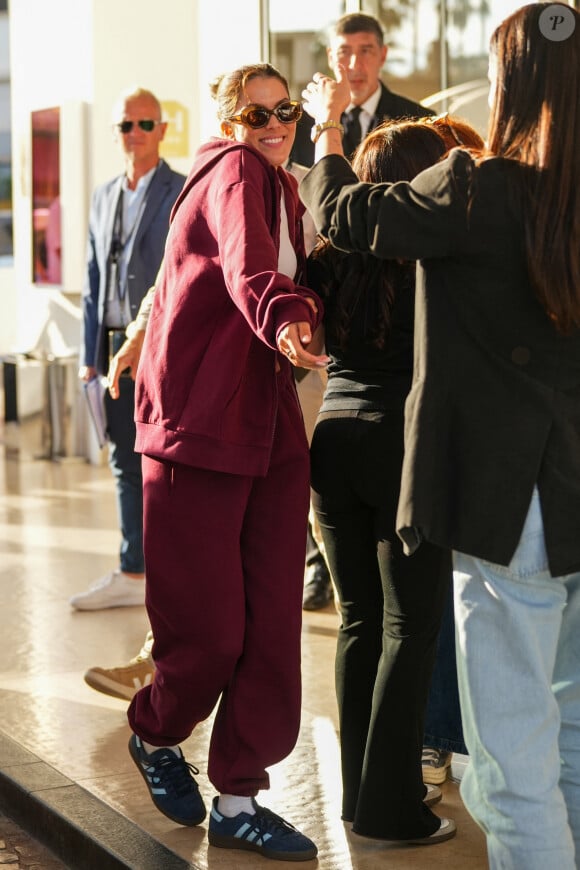 Iris Mittenaere (Miss France 2016) à l'hôtel Martinez pendant le 77e Festival de Cannes le 13 mai 2024.