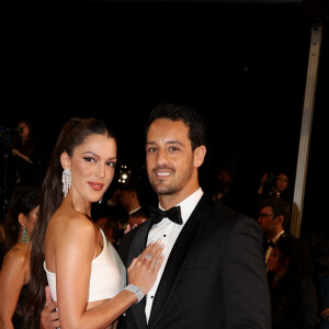 L'année dernière, l'ancienne Miss France avait monté les marches avec son fiancé Diego El Glaoui
Iris Mittenaere et Diego El Glaoui - Montée des marches du film " Le retour (Homecoming) " lors du 76ème Festival International du Film de Cannes, au Palais des Festivals à Cannes. Le 17 mai 2023 © Jacovides-Moreau / Bestimage 