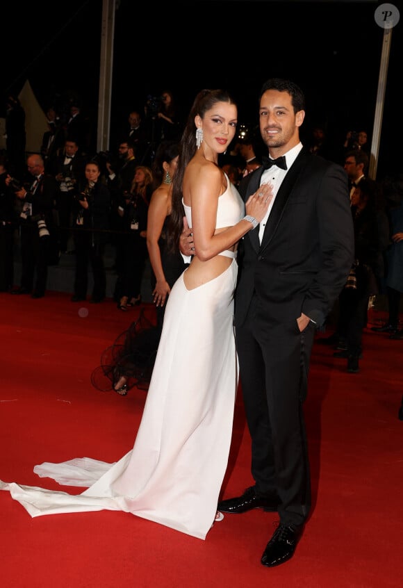 L'année dernière, l'ancienne Miss France avait monté les marches avec son fiancé Diego El Glaoui
Iris Mittenaere et Diego El Glaoui - Montée des marches du film " Le retour (Homecoming) " lors du 76ème Festival International du Film de Cannes, au Palais des Festivals à Cannes. Le 17 mai 2023 © Jacovides-Moreau / Bestimage 