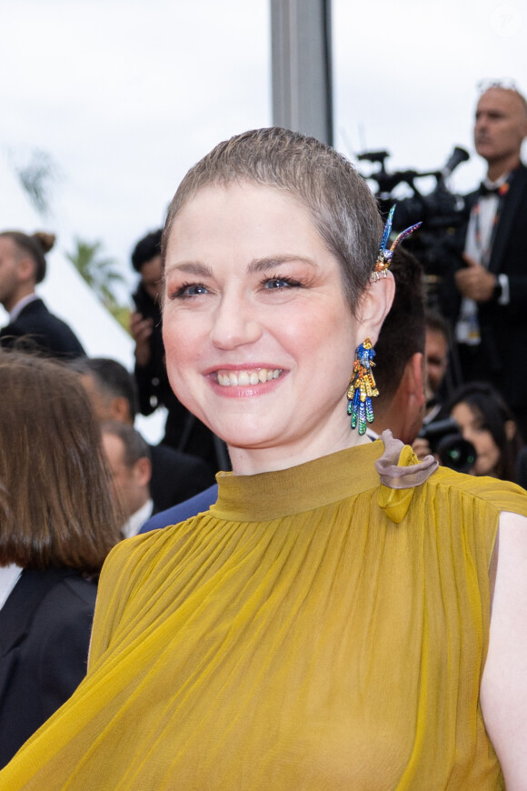 Et ce malgré ses problèmes de santé. 
Emilie Dequenne - Montée des marches du film " Le deuxième acte " pour la cérémonie d'ouverture du 77ème Festival International du Film de Cannes, au Palais des Festivals à Cannes. Le 14 mai 2024 © Olivier Borde / Bestimage 