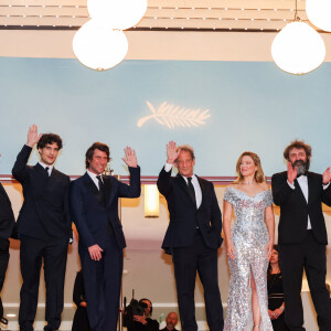 Thierry Fremaux, Louis Garrel, Hugo Selignac, Vincent Lindon, Léa Seydoux, Quentin Dupieux, Raphaël Quenard, guest, Manuel Guillot - Montée des marches du film " Le deuxième acte " pour la cérémonie d'ouverture du 77ème Festival International du Film de Cannes, au Palais des Festivals à Cannes. Le 14 mai 2024 © Jacovides-Moreau / Bestimage 