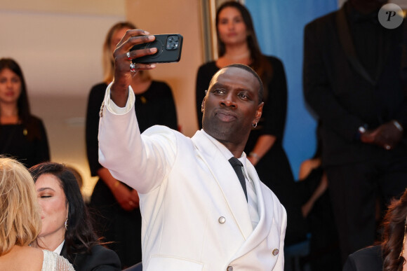 Omar Sy (Jury Longs Métrages) - Montée des marches du film " Le deuxième acte " pour la cérémonie d'ouverture du 77ème Festival International du Film de Cannes, au Palais des Festivals à Cannes. Le 14 mai 2024 © Jacovides-Moreau / Bestimage 