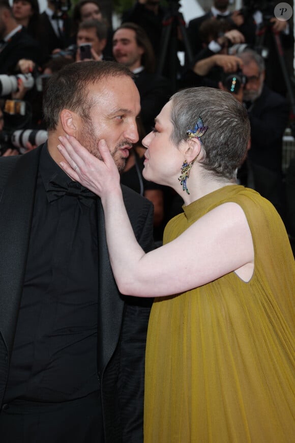 Michel Ferracci et sa femme Emilie Dequenne - Montée des marches du film " Le deuxième acte " pour la cérémonie d'ouverture du 77ème Festival International du Film de Cannes, au Palais des Festivals à Cannes. Le 14 mai 2024 © Jacovides-Moreau / Bestimage 