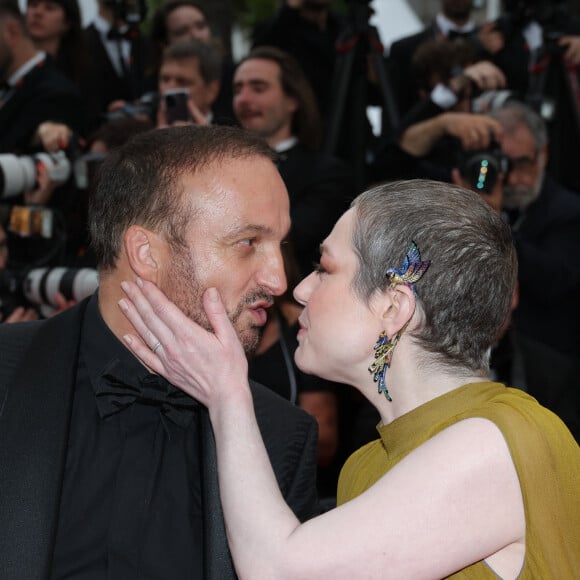 Michel Ferracci et sa femme Emilie Dequenne - Montée des marches du film " Le deuxième acte " pour la cérémonie d'ouverture du 77ème Festival International du Film de Cannes, au Palais des Festivals à Cannes. Le 14 mai 2024 © Jacovides-Moreau / Bestimage 