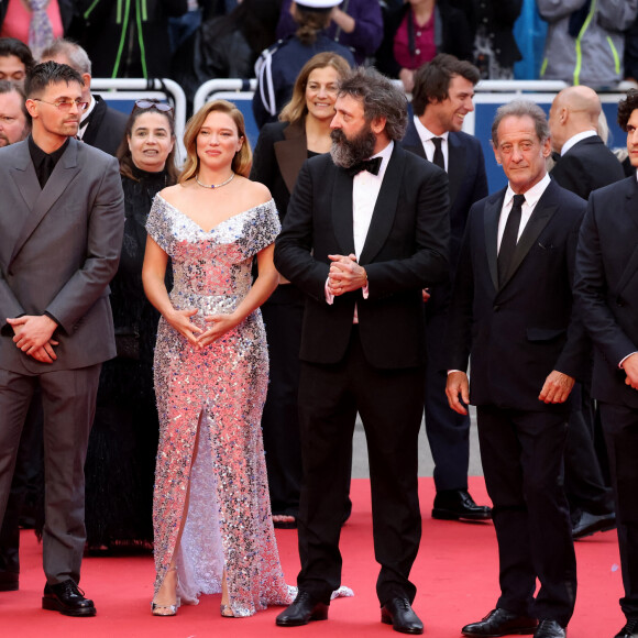 Raphaël Quenard, Léa Seydoux, Quentin Dupieux, Vincent Lindon, Louis Garrel - Montée des marches du film " Le deuxième acte " pour la cérémonie d'ouverture du 77ème Festival International du Film de Cannes, au Palais des Festivals à Cannes. Le 14 mai 2024 © Jacovides / Moreau / Bestimage