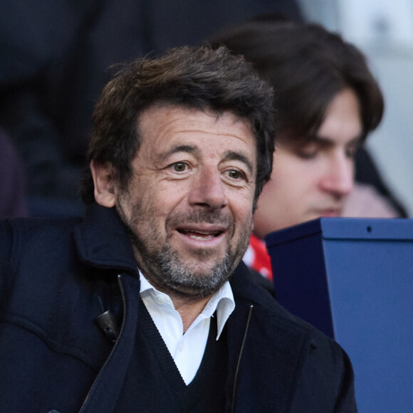 Patrick Bruel - Célébrités dans les tribunes du match de Ligue 1 Uber Eats "PSG-Lyon" (4-1) au Parc des Princes à Paris le 21 avril 2024. © Cyril Moreau/Bestimage