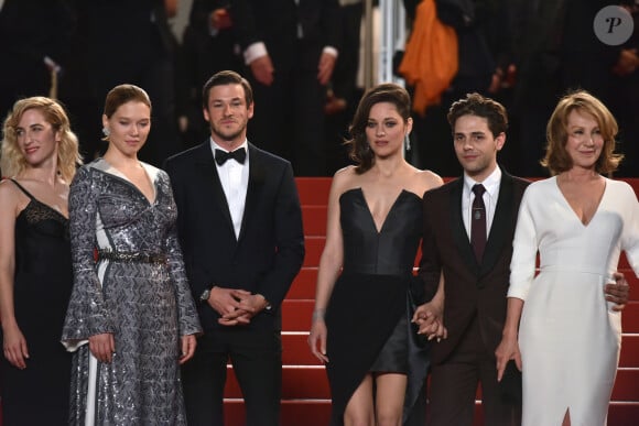 Nancy Grant, Léa Seydoux, Gaspard Ulliel, Marion Cotillard (habillée en Dior Haute Couture), Xavier Dolan, Nathalie Baye - Descente des marches du film "Juste la fin du monde" lors du 69ème Festival International du Film de Cannes. Le 19 mai 2016. © Giancarlo Gorassini/Bestimage