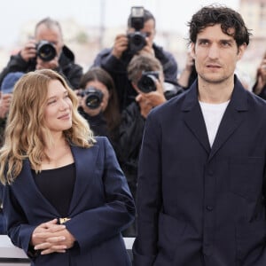 Ses amis Léa Seydoux et Louis Garrel se sont immédiatement "appelés".
Léa Seydoux et Louis Garrel - Photocall du film "Le deuxième acte", présenté hors compétition, lors du 77ème Festival International du Film de Cannes (14 - 25 mai 2024), le 15 mai 2024. 