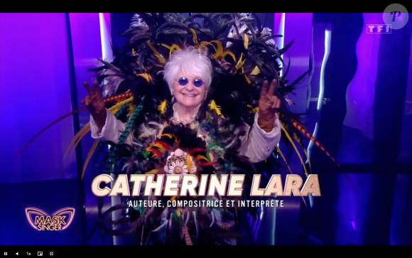 Durant le trajet en voiture jusqu'au studio d'enregistrement, ils ont l'interdiction de parler.
Catherine Lara, "Mask Singer", TF1.