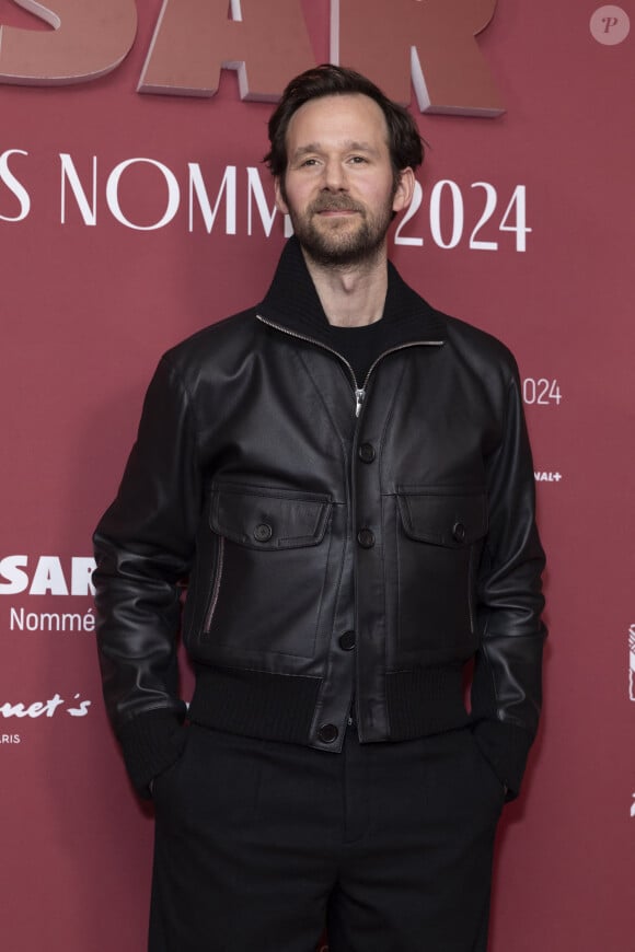 Benjamin Lavernhe au Photocall des participants au dîner des nommés des César 2024 au Fouquet's Paris le 5 février 2024. © Olivier Borde / Bestimage 