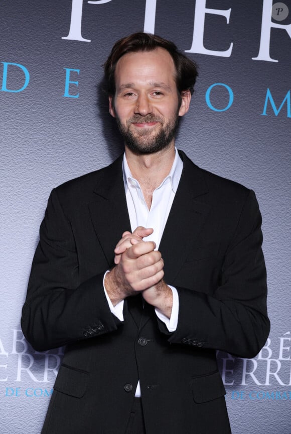 Benjamin Lavernhe lors de l'avant-première du film "L'Abbé Pierre - Une vie de combats" au cinéma UGC Normandie à Paris