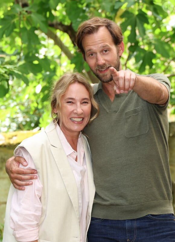 Emmanuelle Bercot et Benjamin Lavernhe - Photocall du film "L'Abbé Pierre" lors de la 16ème édition du festival du film francophone (FFA) de Angoulême le 26 août 2023. © Coadic Guirec / Bestimage 