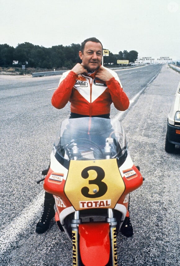 Albert Ardisson est décédé à l'âge de 85 ans.
Coluche et sa moto de course.