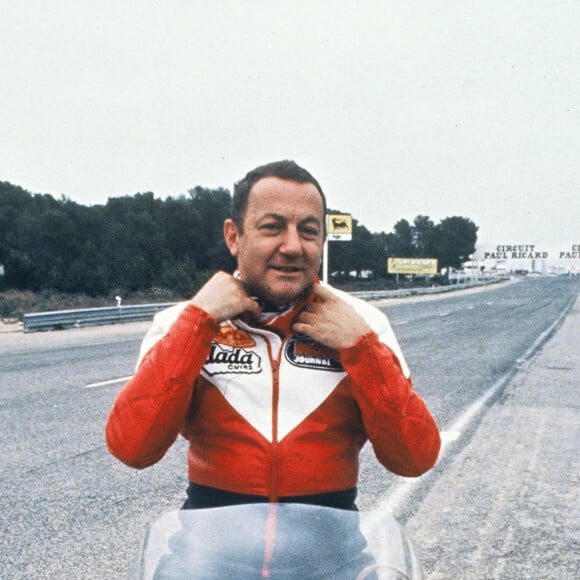 Albert Ardisson est décédé à l'âge de 85 ans.
Coluche et sa moto de course.